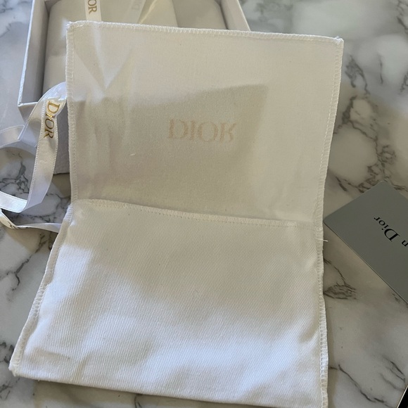 Small Dior box w/ Dior paper, dust bag, ribbon, star & cert. of quality card - Picture 3 of 7